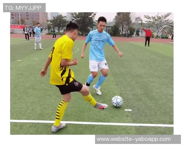 直播吧公益携手杨晨等12名老甲A球星走进成都校园助力青少年足球梦想