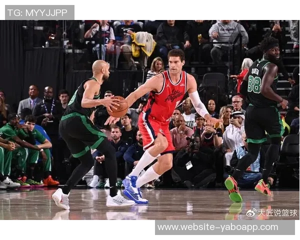 卢指导谈下半场调整为何不再使用小阵容强调祖巴茨首发带来的积极效果