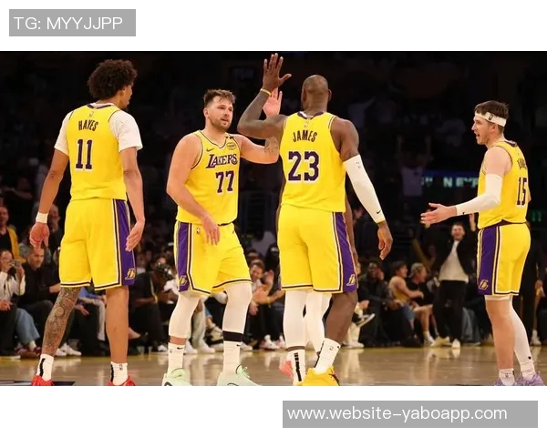 湖人防守失效詹姆斯体能透支东契奇拼尽全力难挽败局