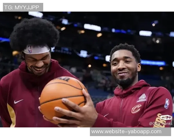 攻防兼备的双星表现莫布里20分6板5助阿伦19分12板助力球队胜利